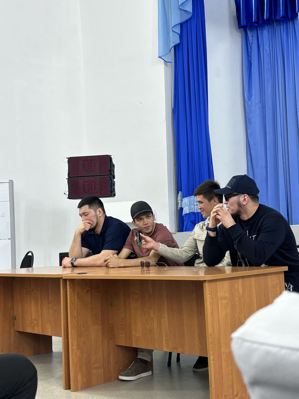 Танымал боксшылармен кездесу