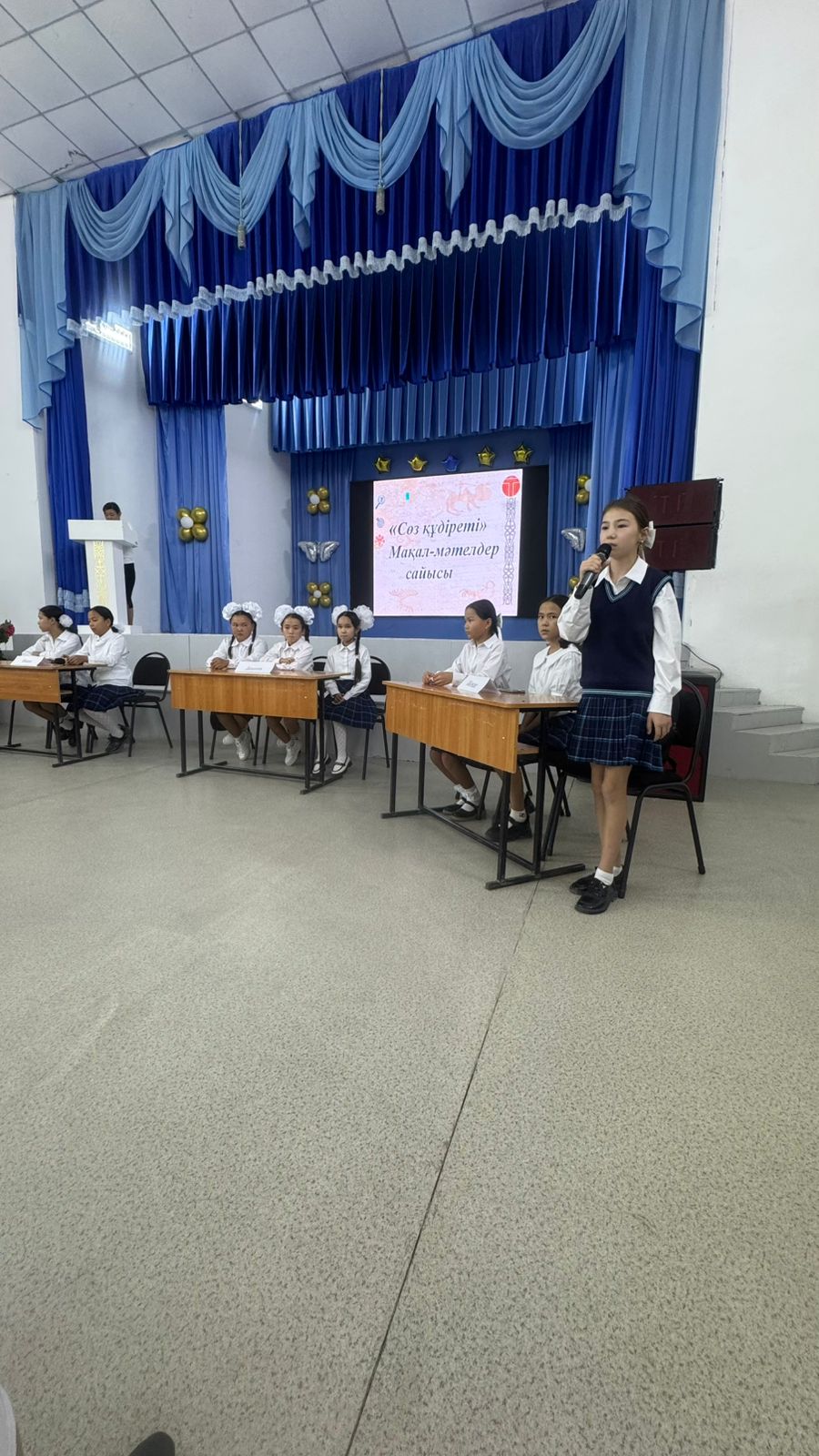 Тілдер айлығы