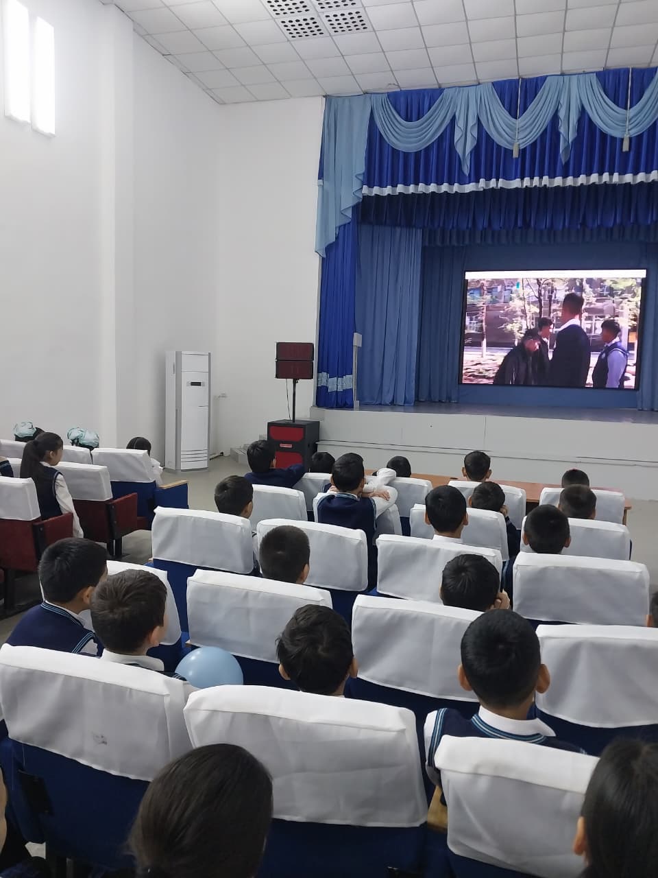 9-10 сыныптардың жас ерекшеліктерін ескере отырып, деректі фильм мен бейне көрсетілім көрсетілді.