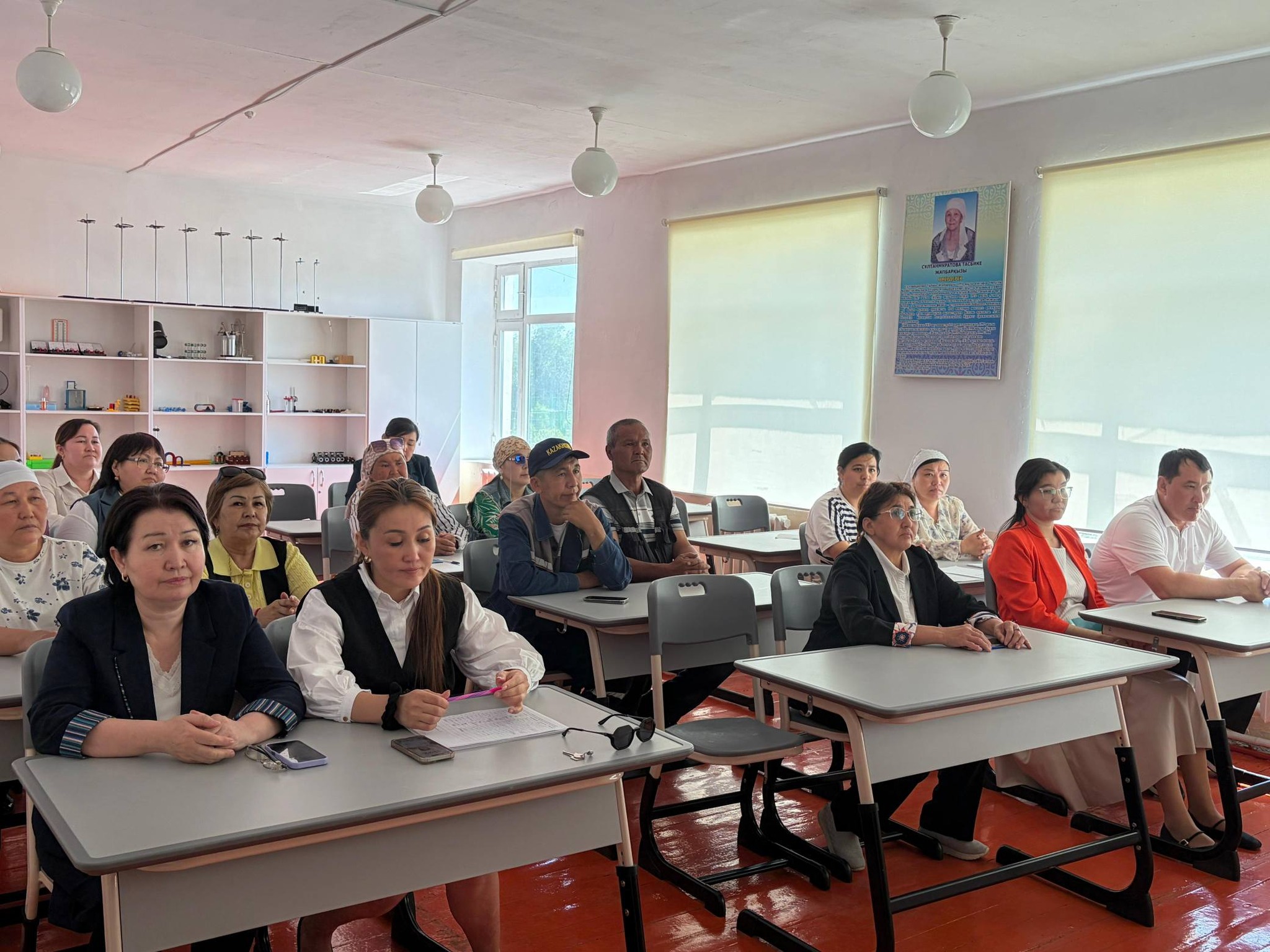 «АДАЛ АТА-АНА - ҚАУІПСІЗ БАЛАЛЫҚ ШАҚ» ӨҢІРЛІК ТҰЖЫРЫМДАМАСЫ БЕКІТІЛДІ
